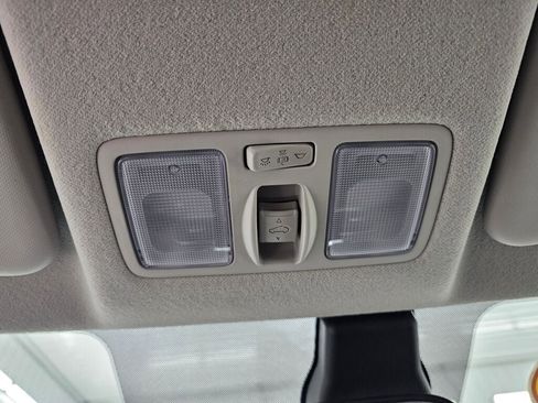 Used 2025 Hyundai Venue SEL FWD image 19