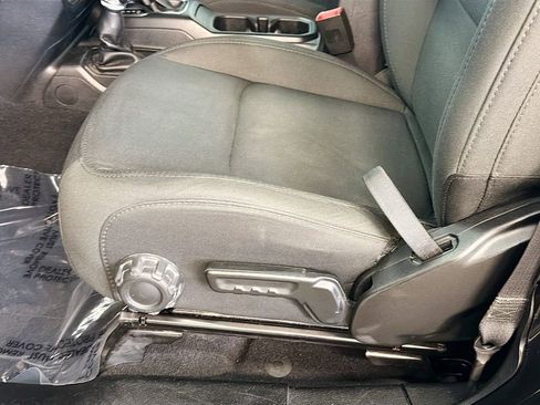 Used 2018 Jeep Wrangler Unlimited Sport S image 19