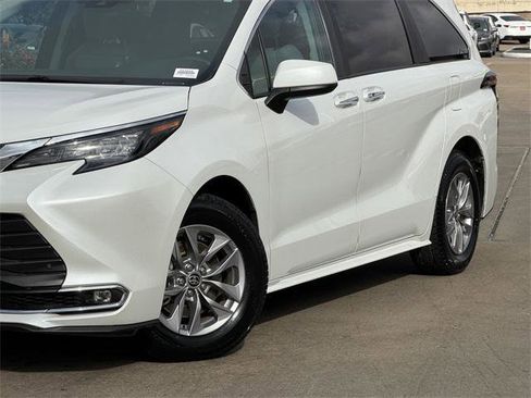 Certified 2024 Toyota Sienna XLE image 3