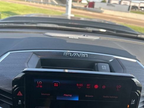 Used 2025 RAM 2500 Laramie AWD/4WD image 27