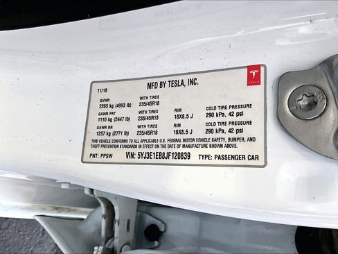 Used 2018 Tesla Model 3 Long Range image 37