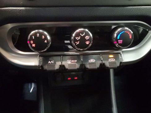 Used 2013 Kia Rio EX image 19
