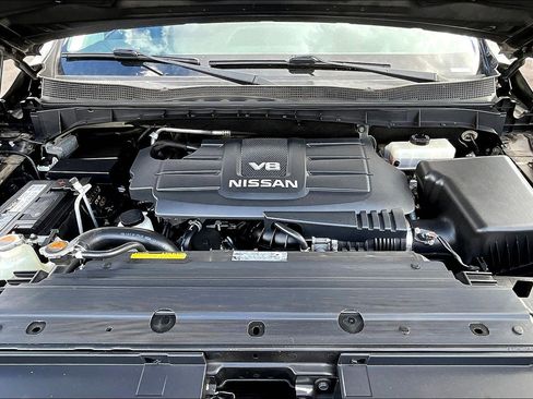 Used 2017 Nissan Titan SV image 9