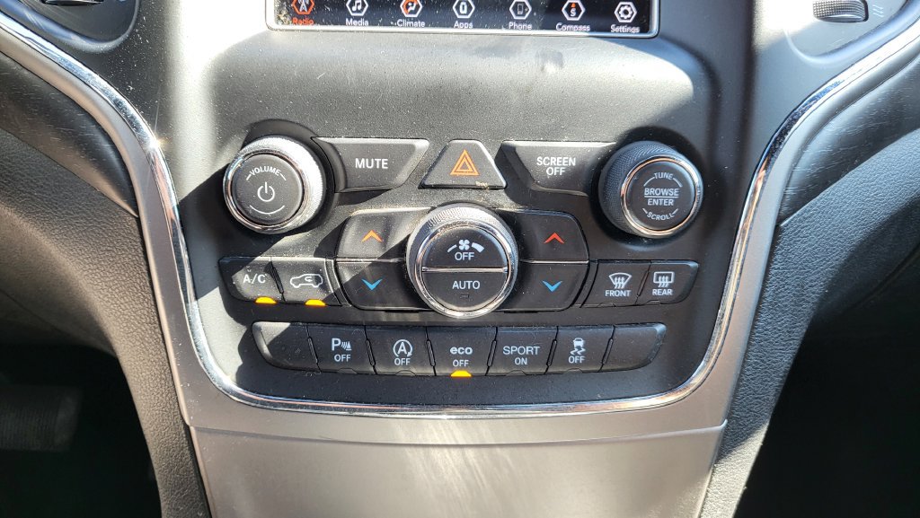 Used 2018 Jeep Grand Cherokee Laredo RWD image 31