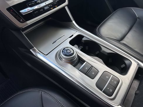 Used 2022 Ford Explorer XLT w/ Equipment Group 202A image 26