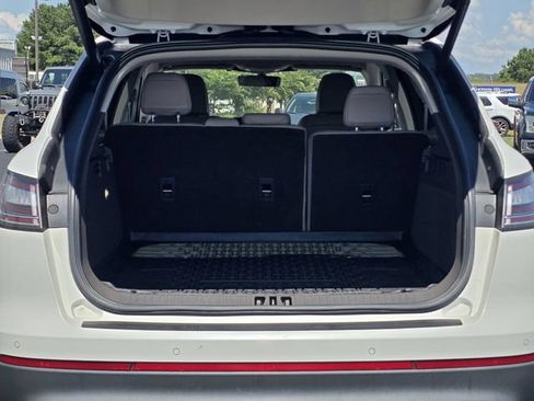 Certified 2022 Lincoln Nautilus FWD w/ Premium Package image 28
