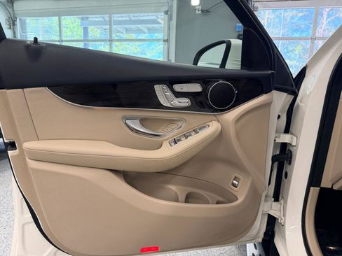 Used 2019 Mercedes-Benz GLC 300 image 16