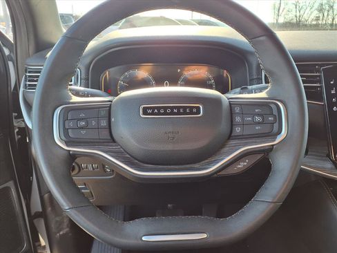 Used 2024 Jeep Wagoneer L Series II w/ Flexible Seating Group image 17