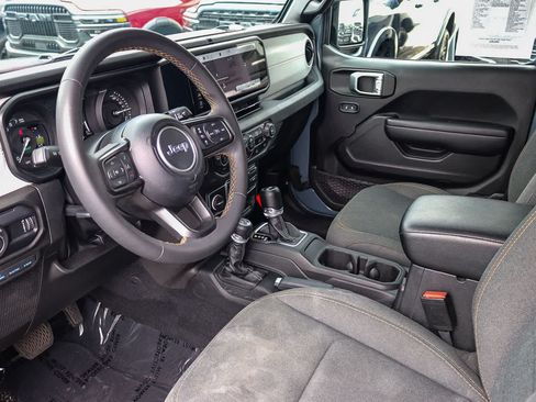 Used 2024 Jeep Wrangler Unlimited AWD/4WD image 17