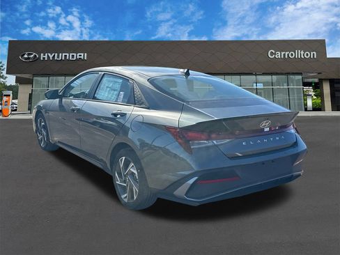 Certified 2025 Hyundai Elantra Sport FWD image 7