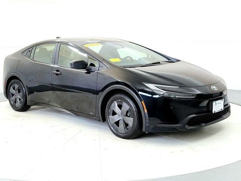 Used 2024 Toyota Prius LE AWD/4WD image 7