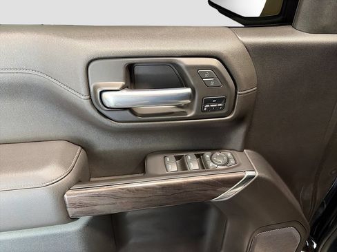 Used 2020 Chevrolet Silverado 1500 LTZ AWD/4WD image 16