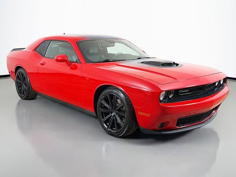 Used 2015 Dodge Challenger R/T Plus RWD image 40