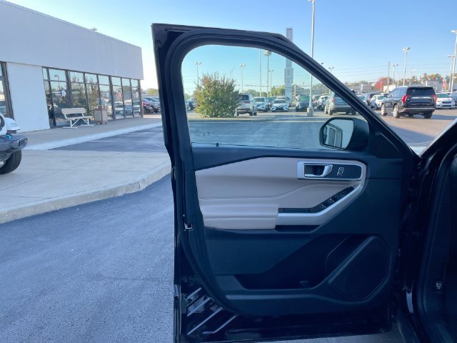 Used 2022 Ford Explorer XLT AWD/4WD image 9