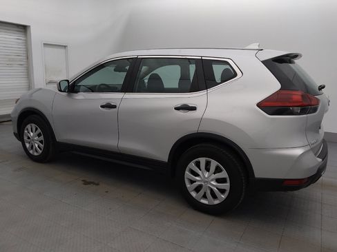 Used 2020 Nissan Rogue S FWD image 3