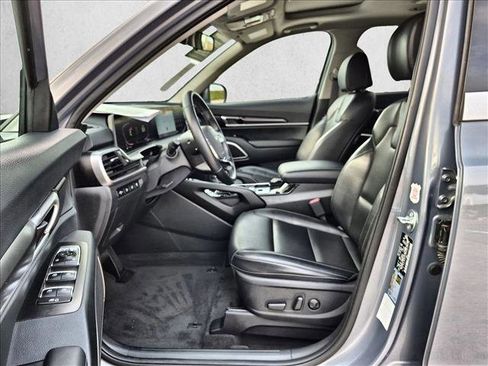 Used 2025 Kia Telluride S FWD image 17