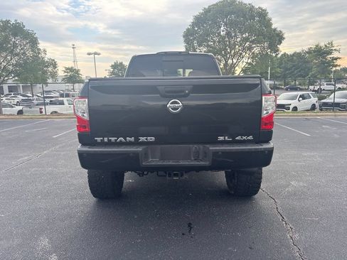 Used 2017 Nissan Titan SL AWD/4WD image 4