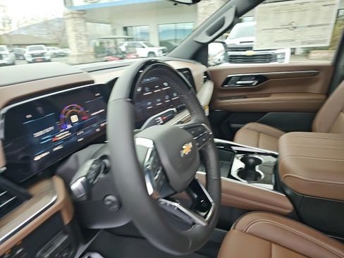 New 2026 Chevrolet Suburban High Country image 38