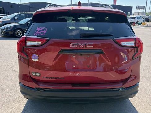 Used 2024 GMC Terrain SLE w/ Driver Convenience Package FWD image 6