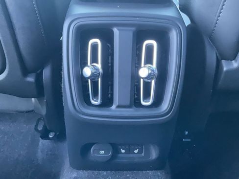Used 2021 Volvo XC40 P8 Recharge w/ Advanced Package image 14