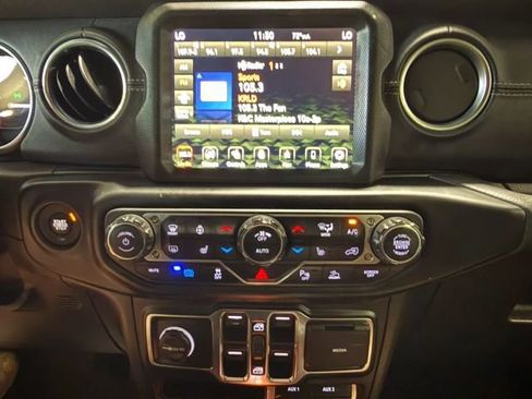 Used 2022 Jeep Wrangler Unlimited Sahara w/ Cold Weather Group AWD/4WD image 23