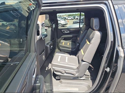 Used 2023 GMC Yukon XL AT4 w/ AT4 Premium Package AWD/4WD image 12