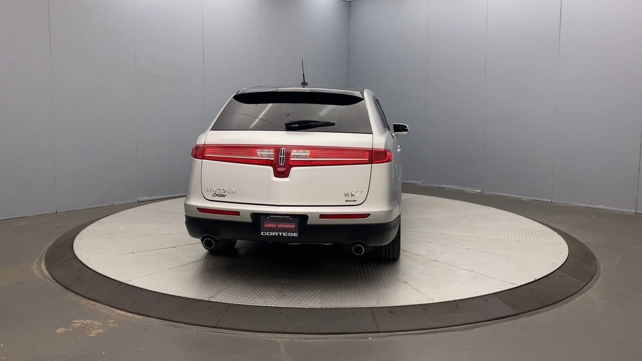 Used 2015 Lincoln MKT AWD image 4