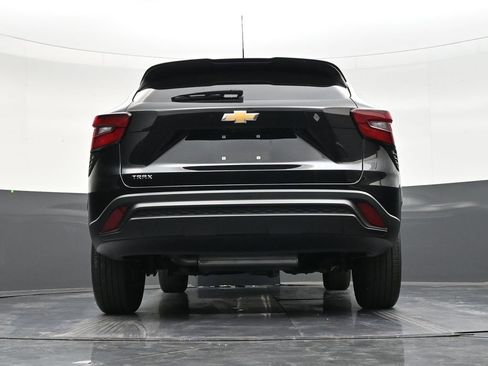 Used 2025 Chevrolet Trax LS FWD image 24