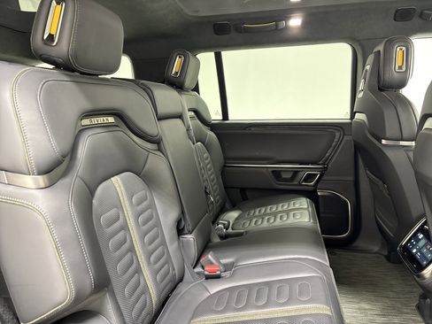 Used 2022 Rivian R1S Launch Edition image 23