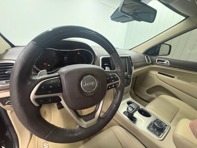 Used 2014 Jeep Grand Cherokee Overland w/ Advanced Technology Group AWD/4WD image 22