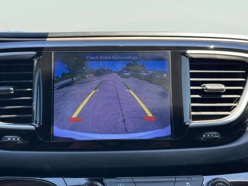 Used 2017 Chrysler Pacifica Touring Plus w/ Tire & Wheel Group FWD image 35