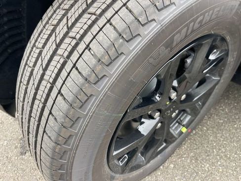 New 2025 Jeep Grand Cherokee L Altitude image 5