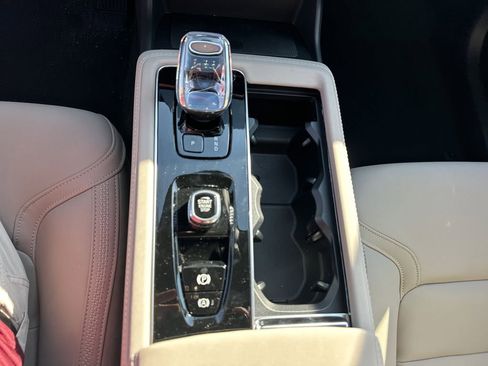 New 2026 Volvo XC90 B6 Plus w/ Protection Package Premier image 19