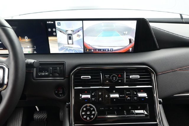 Used 2025 Nissan Armada PRO-4X w/ Pro-4X Premium Package AWD/4WD image 8