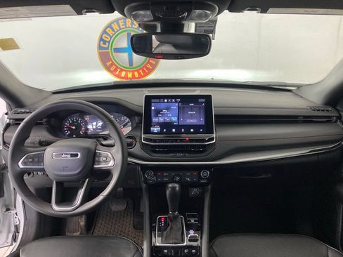 Used 2025 Jeep Compass Trailhawk AWD/4WD image 8