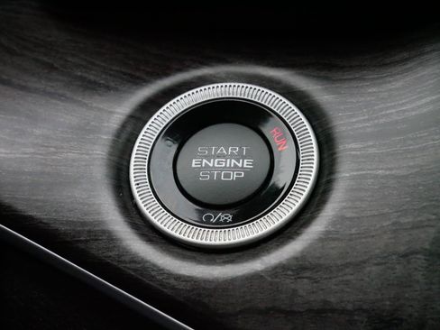 Used 2023 Jeep Grand Cherokee Limited w/ Luxury Tech Group II image 29