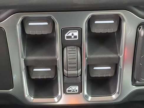 New 2026 Jeep Wrangler Unlimited Sahara AWD/4WD image 29