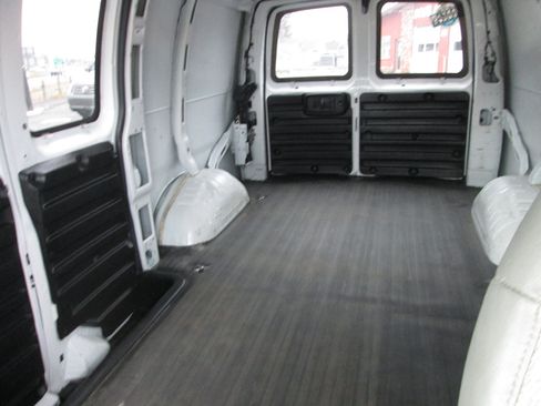 Used 2017 Chevrolet Express 2500 image 14