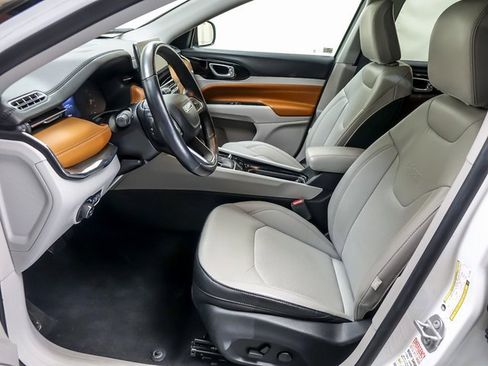 Used 2022 Jeep Compass Limited image 8