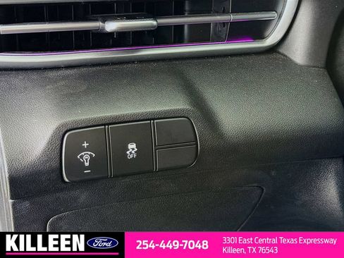 Used 2024 Hyundai Elantra SEL FWD image 9