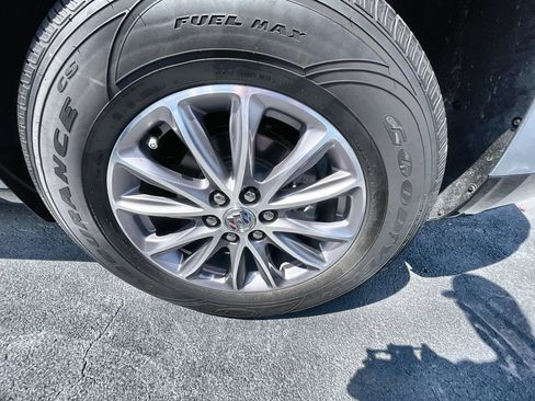 Used 2023 Buick Enclave Essence FWD image 32