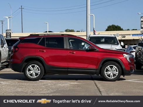 Used 2024 GMC Terrain SLE w/ Driver Convenience Package FWD image 5