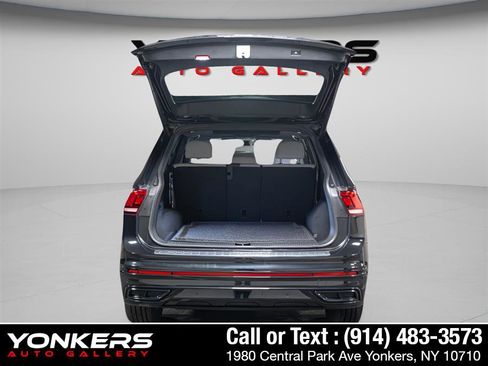 Used 2022 Volkswagen Tiguan SE R-Line image 53