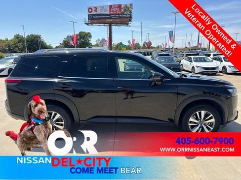 Used 2025 Nissan Pathfinder SL FWD image 6