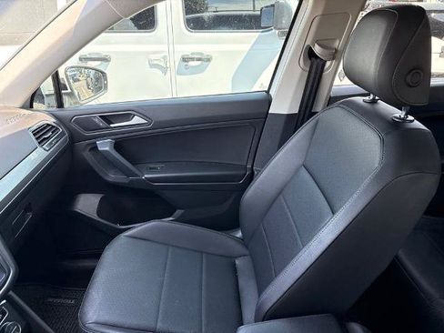 Used 2020 Volkswagen Tiguan SE FWD image 11