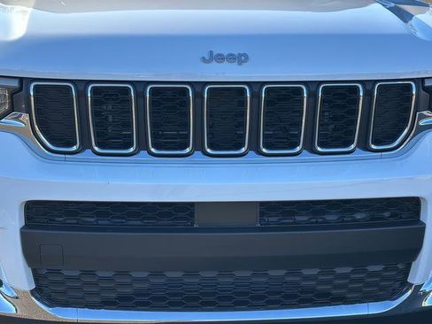 New 2025 Jeep Grand Cherokee L Laredo image 9