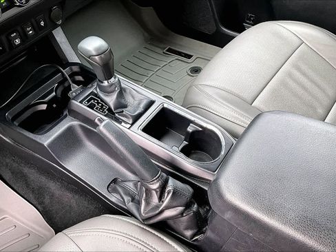 Used 2018 Toyota Tacoma TRD Off-Road image 17