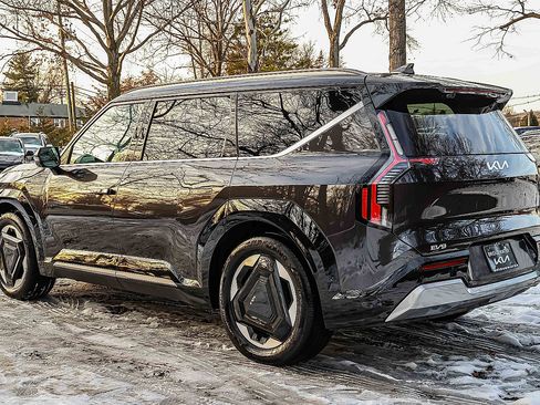 Certified 2024 Kia EV9 Land image 4