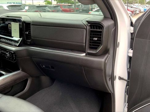 Used 2024 Chevrolet Silverado 1500 LTZ w/ LTZ Convenience Package II AWD/4WD image 18