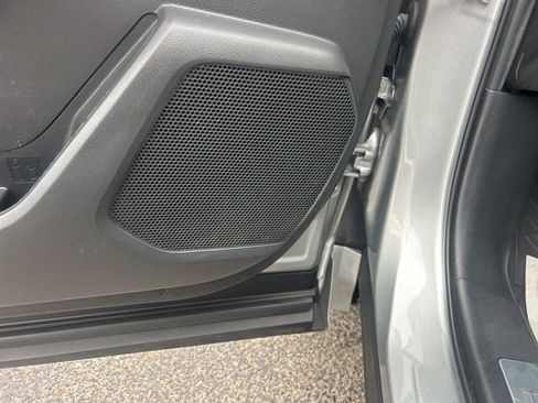 Used 2023 Toyota Highlander Limited image 14